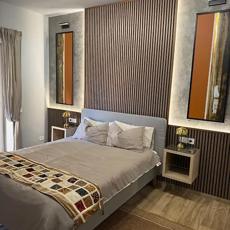 Spqr Luxury Appartments - Piramide Apartman